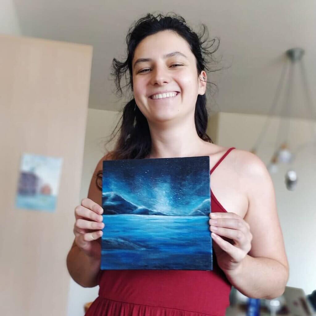 LaLoutrie - l'artiste tenant une peinture